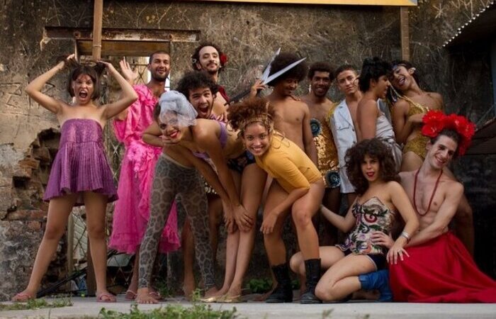 A mostra é uma preparação para a série 'Chão de Estrela', criada por Hilton Lacerda e inspirada por seu filme 'Tatuagem'/Foto: Divulgação A mostra é uma preparação para a série 'Chão de Estrela', criada por Hilton Lacerda e inspirada por seu filme 'Tatuagem'/Foto: Divulgação