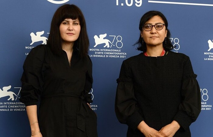 As diretoras Sahraa Karimi e Sahra Mani relataram fuga do país e relataram risco cultural ao país/Foto: Filippo Monteforte/AFP As diretoras Sahraa Karimi e Sahra Mani relataram fuga do país e relataram risco cultural ao país/Foto: Filippo Monteforte/AFP
