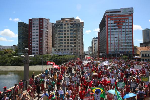 Registro da manifestação de 2016. Este ano a concentração começa a partir das 10h, na Praça do Derby./Teresa Maia/Arquivo DP Registro da manifestação de 2016. Este ano a concentração começa a partir das 10h, na Praça do Derby./Teresa Maia/Arquivo DP