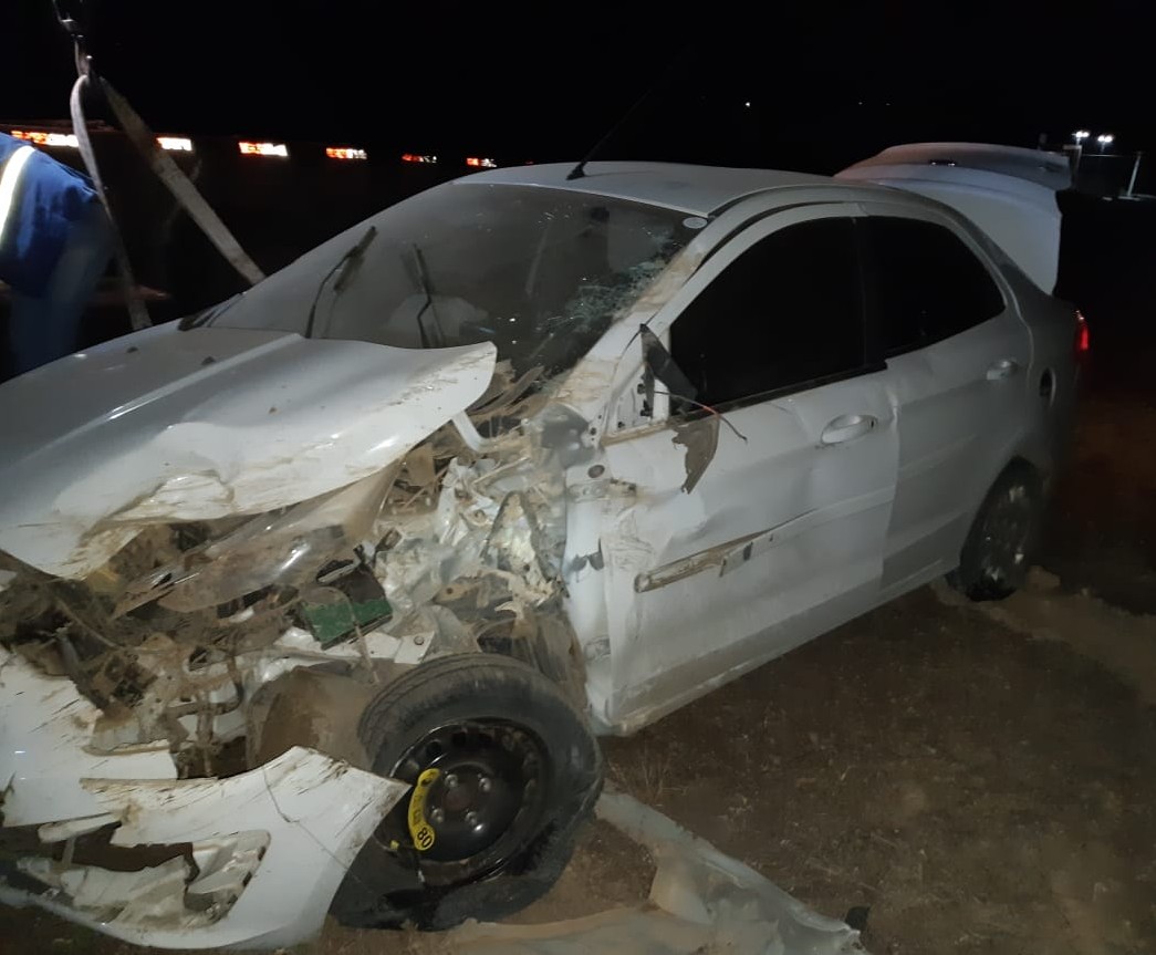 Suspeitos levaram veículo de um motorista de aplicativo usando um punhal./PRF/Divulgação Suspeitos levaram veículo de um motorista de aplicativo usando um punhal./PRF/Divulgação