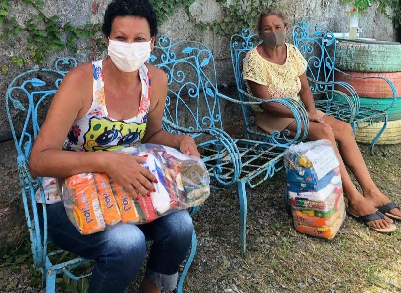 Donativos arrecadados durante a Campanha Recife Solidário foram doados em evento organizado pela ONG Anjos do Poço, no domingo, ajudando famílias do município./Fotos: Divulgação Donativos arrecadados durante a Campanha Recife Solidário foram doados em evento organizado pela ONG Anjos do Poço, no domingo, ajudando famílias do município./Fotos: Divulgação