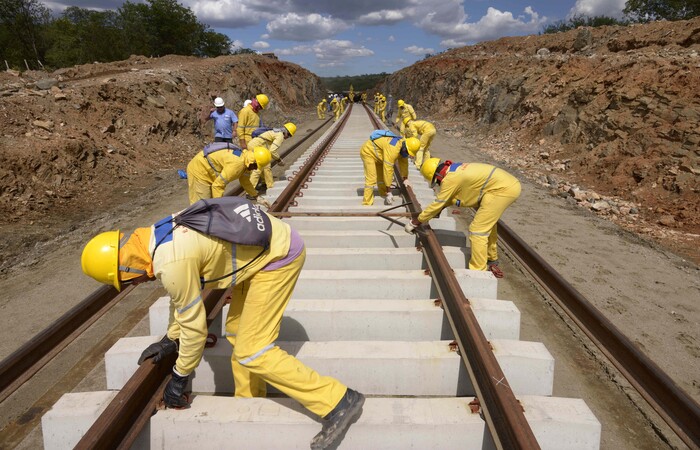 Medida autoriza o estado a explorar, diretamente ou mediante concessão, permissão ou autorização a infraestrutura e os serviços de transporte ferroviário/Delfim Martins/ Blog do Planalto Medida autoriza o estado a explorar, diretamente ou mediante concessão, permissão ou autorização a infraestrutura e os serviços de transporte ferroviário/Delfim Martins/ Blog do Planalto