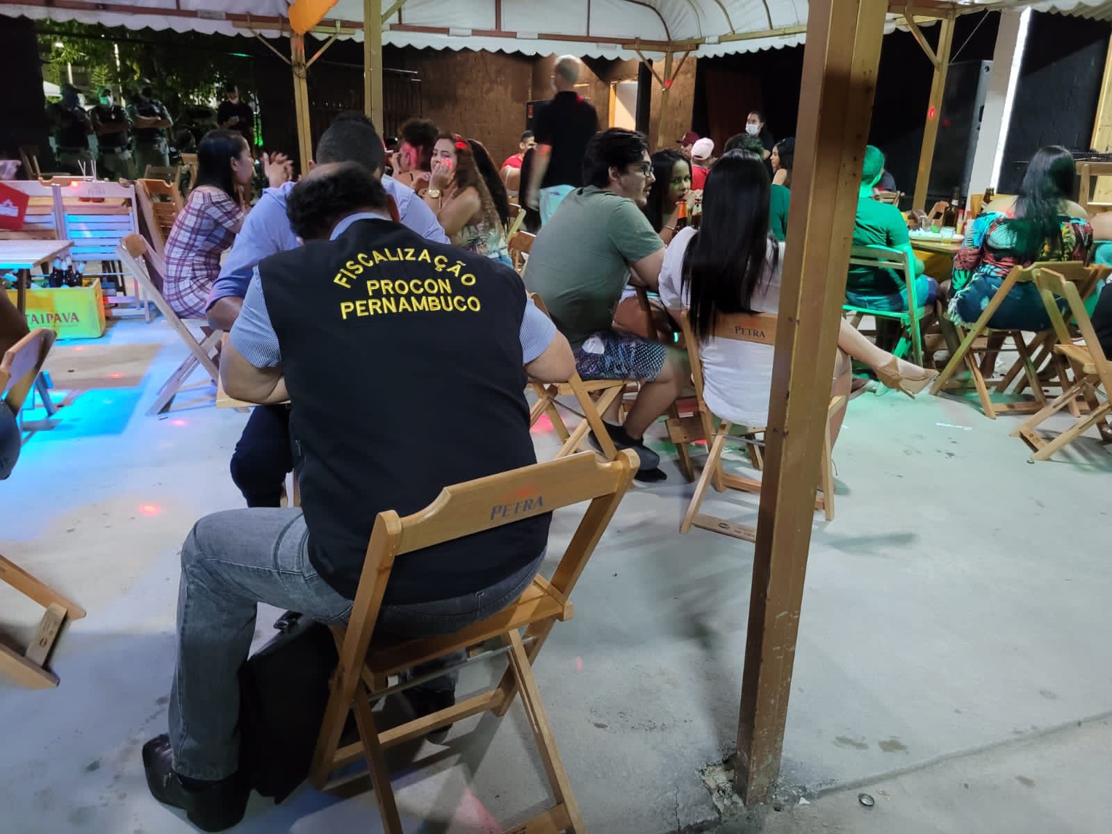 De janeiro até o momento, mais de 1.730 bares e restaurantes foram fiscalizados pelo Órgão./Procon-PE/Divulgação