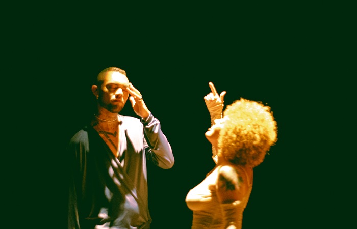 Luiz Lins e Bella Kahun lançam dueto com clipe gravado no Teatro Santa Isabel/Will (@quemehwill)/Divulgação Luiz Lins e Bella Kahun lançam dueto com clipe gravado no Teatro Santa Isabel/Will (@quemehwill)/Divulgação
