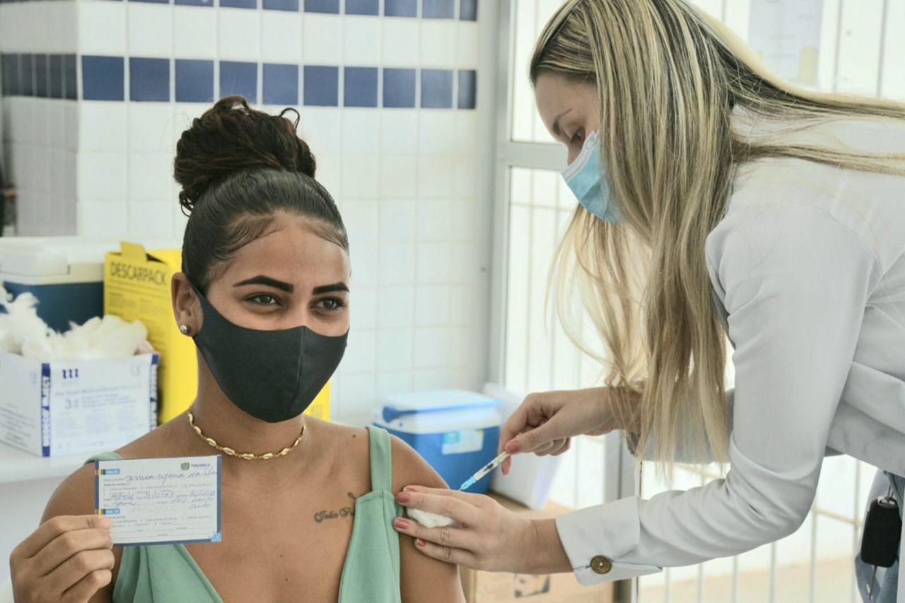 Neste sábado (25), a prefeitura do Ipojuca vai promover o Dia D de Vacinação contra Covid-19, ampliando a faixa etária para quem tem 16 anos ou mais./Marly Ribeiro/Secom. Neste sábado (25), a prefeitura do Ipojuca vai promover o Dia D de Vacinação contra Covid-19, ampliando a faixa etária para quem tem 16 anos ou mais./Marly Ribeiro/Secom.