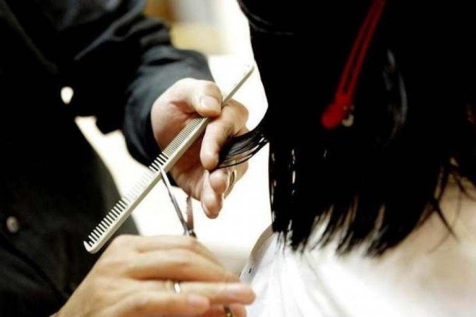 /Ela pediu um corte de cabelo clássico de 10 cm das pontas mas a cabeleireira cortou o cabelo deixando apenas 10 cm, diz a sentença. Foto: Reprodução/PxHere /Ela pediu um corte de cabelo clássico de 10 cm das pontas mas a cabeleireira cortou o cabelo deixando apenas 10 cm, diz a sentença. Foto: Reprodução/PxHere