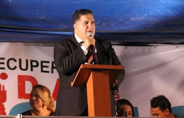 O deputado estadual Pastor Cleiton Collins (PP) foi um dos que se posicionou contra a decisão do governador./Foto: Instagram/Reprodução O deputado estadual Pastor Cleiton Collins (PP) foi um dos que se posicionou contra a decisão do governador./Foto: Instagram/Reprodução