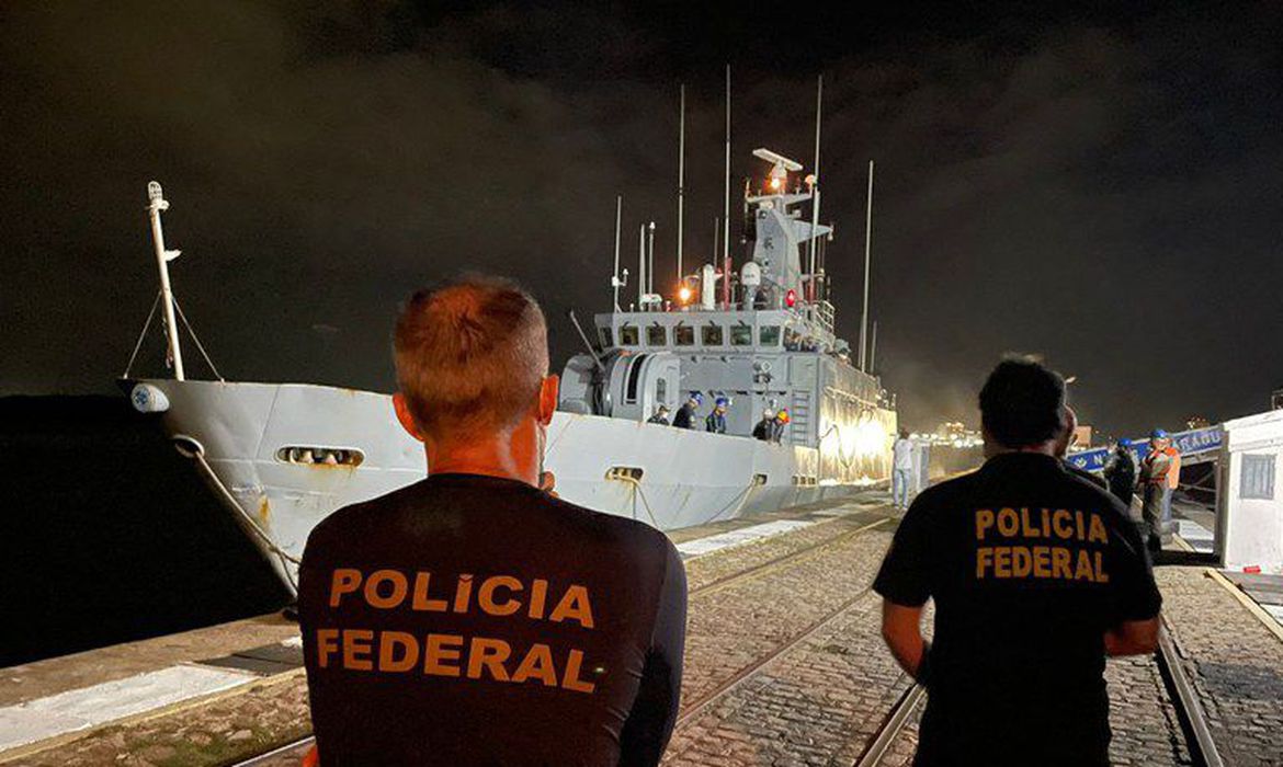 /Embarcação transportava mais de meia tonelada do produto. Foto: Polícia Federal/Divulgação /Embarcação transportava mais de meia tonelada do produto. Foto: Polícia Federal/Divulgação