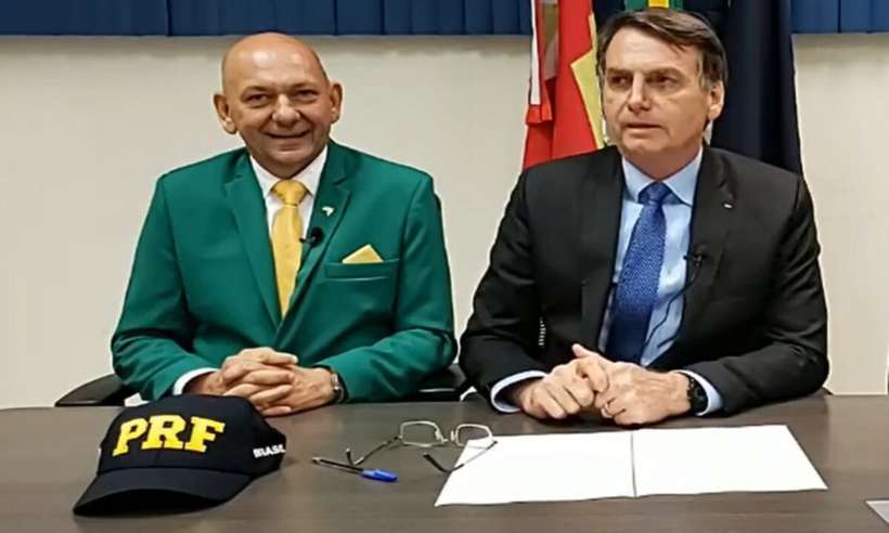 /Jair Bolsonaro disse que senadores fizeram um 'fiasco' durante depoimento de Luciano Hang. Foto: Reprodução/Facebook /Jair Bolsonaro disse que senadores fizeram um 'fiasco' durante depoimento de Luciano Hang. Foto: Reprodução/Facebook