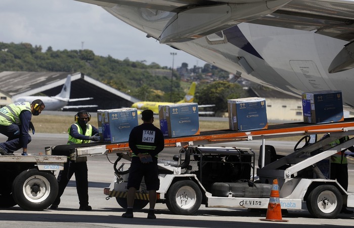 Os imunizantes serão utilizados para aplicação de doses de reforço e finalização de esquemas vacinais/Foto: Hélia Scheppa/Arquivo/SEI Os imunizantes serão utilizados para aplicação de doses de reforço e finalização de esquemas vacinais/Foto: Hélia Scheppa/Arquivo/SEI