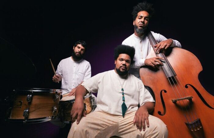 O show do Amaro Freitas Trio fica responsável por fechar a programação/Foto: Divulgação O show do Amaro Freitas Trio fica responsável por fechar a programação/Foto: Divulgação
