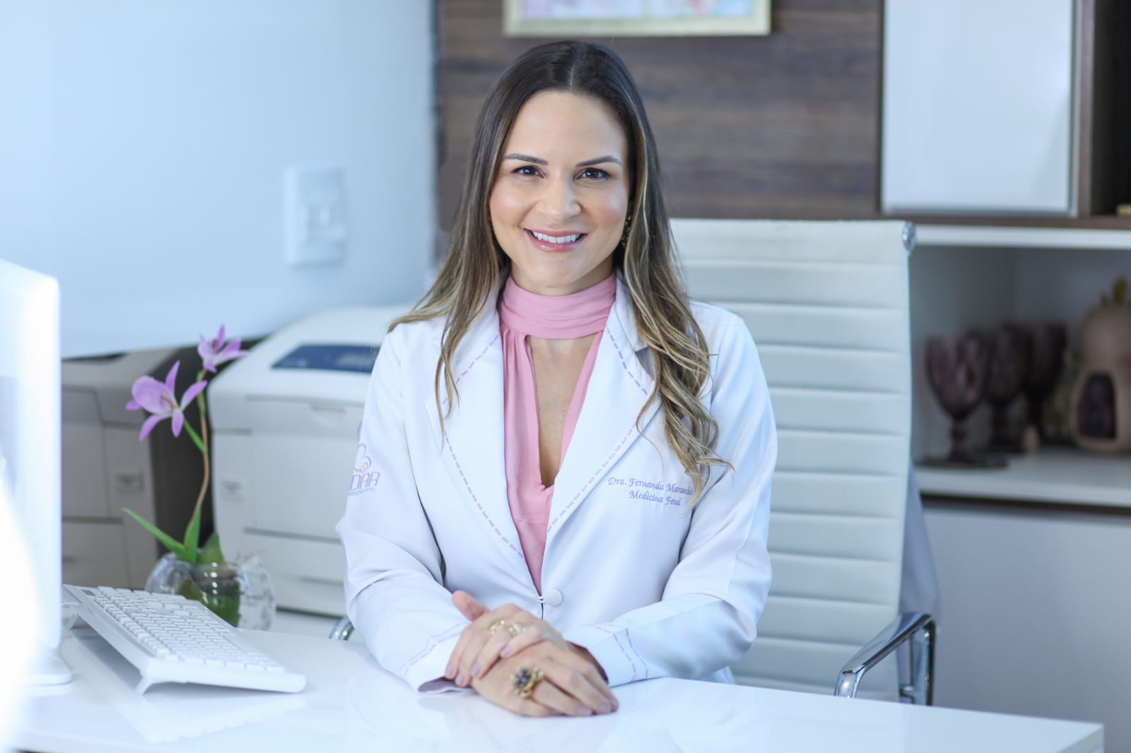 A médica Fernanda Maranhão, alerta que é preciso se atentar a algumas questões relacionadas ao curso da gravidez acima dos 35 anos.