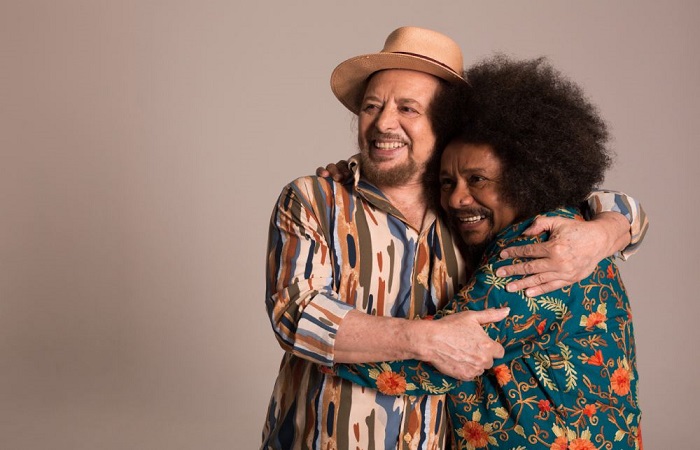 Chico César e Geraldo Azevedo sobem ao palco juntos/Marcos Hermes/Divulgação