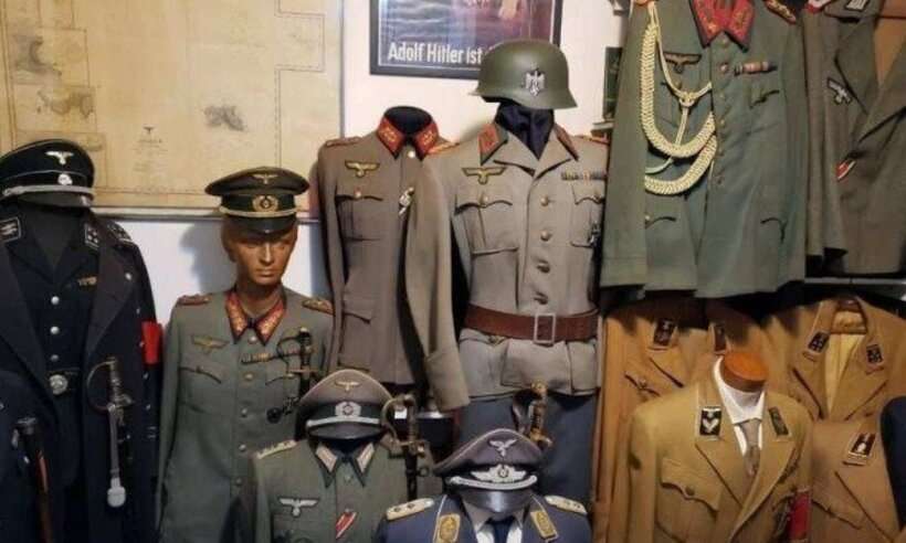 /Na casa de Aylson Proença Doyle Linhares, os agentes encontraram uma série de artigos nazistas, além de armamento e munição. Foto: Reprodução /Na casa de Aylson Proença Doyle Linhares, os agentes encontraram uma série de artigos nazistas, além de armamento e munição. Foto: Reprodução