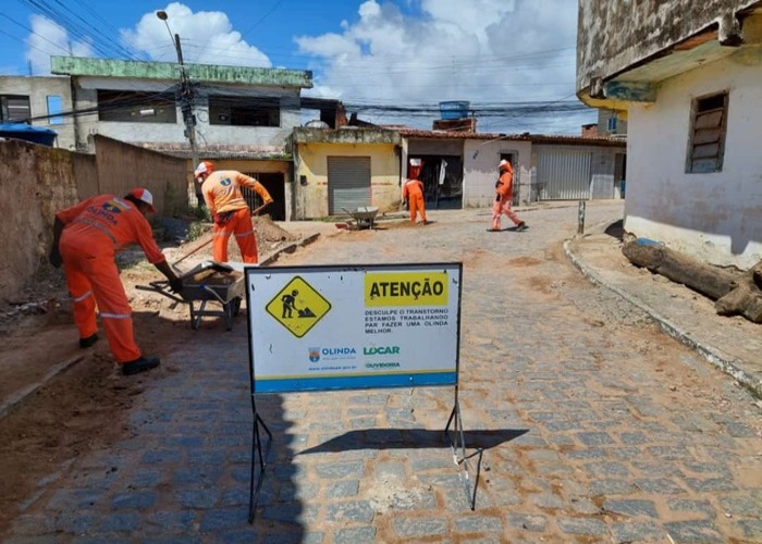 /Trabalho se estendeu pelas principais vias da comunidade, em Ouro Preto, sendo acompanhado pelos moradores. Foto: Secretaria de Comunicação de Olinda /Trabalho se estendeu pelas principais vias da comunidade, em Ouro Preto, sendo acompanhado pelos moradores. Foto: Secretaria de Comunicação de Olinda