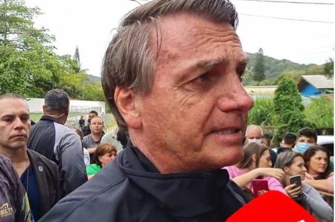 O presidente afirmou que poderá recuar caso haja melhores formas de custeio da distribuição gratuita de absorventes/Facebook/Reprodução O presidente afirmou que poderá recuar caso haja melhores formas de custeio da distribuição gratuita de absorventes/Facebook/Reprodução
