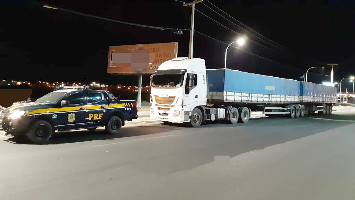 Infração danifica o asfalto das rodovias e aumenta o risco de acidentes graves./PRF/Divulgação Infração danifica o asfalto das rodovias e aumenta o risco de acidentes graves./PRF/Divulgação