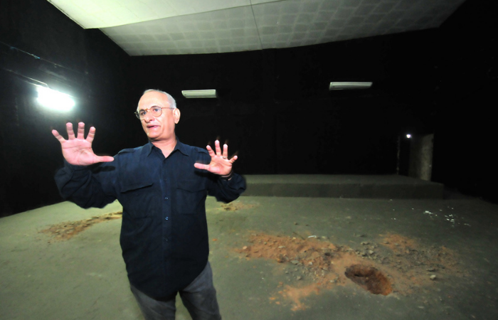 O professor Paulo Cunha no primeiro dia da obra, em 17 de julho de 2014