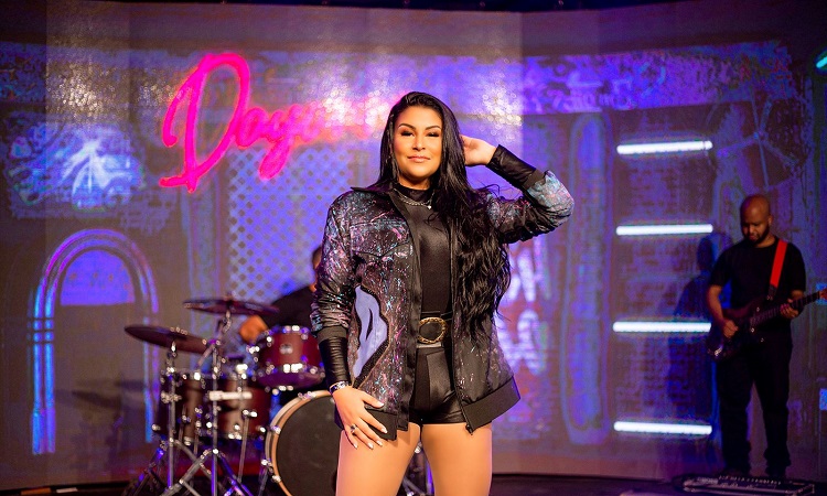 Para o DVD, a cantora optou por um cenário digital, utilizando-se do Stage Craft/Divulgação