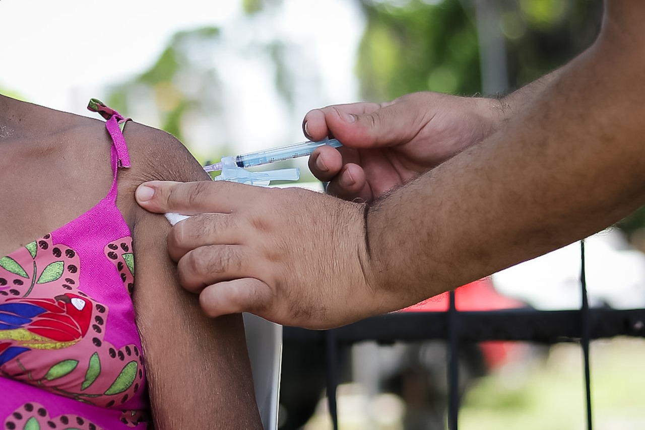 Mais de 459 mil pessoas foram vacinadas com ao menos uma dose, o que representa cerca de 90% da população vacinável da cidade./Foto: Leandro de Santana/ PMJG Mais de 459 mil pessoas foram vacinadas com ao menos uma dose, o que representa cerca de 90% da população vacinável da cidade./Foto: Leandro de Santana/ PMJG