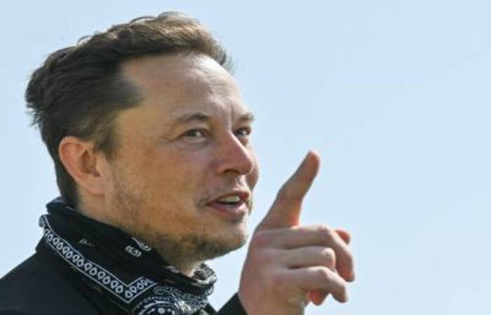 Depois que o fundador da firma, Elon Musk, prometeu vender 10% de sua participação acionária, as ações da Tesla abriram o pregão em forte baixa/Foro: PATRICK PLEUL