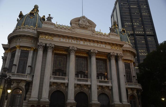 A Justiça do Rio de Janeiro concedeu liminar na ação de desapropriação de um terço da propriedade do prédio anexo ao Theatro Municipal/Fernando Frazão/Agência Brasil
Geral A Justiça do Rio de Janeiro concedeu liminar na ação de desapropriação de um terço da propriedade do prédio anexo ao Theatro Municipal/Fernando Frazão/Agência Brasil
Geral
