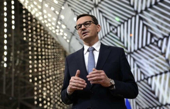 O primeiro-ministro da Polônia, Mateusz Morawiecki, acusou o presidente russo Vladimir Putin de orquestrar o movimento de migrantes que tentam entrar ilegalmente na União Europeia/Foto: Francisco SECO / POOL / AFP