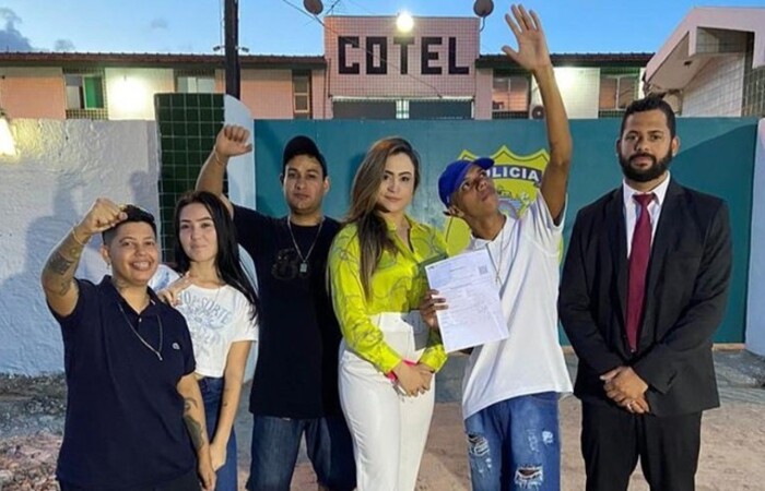MC Kevin é o de boné azul/Foto: Reprodução/Instagram MC Kevin é o de boné azul/Foto: Reprodução/Instagram