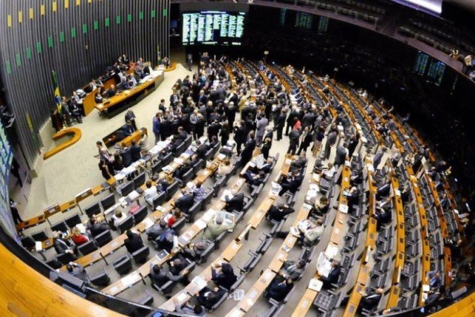 /Caso a PEC passe também pela avaliação dos senadores, o governo diz que estará assegurado o benefício de R$ 400 para as famílias atendidas. Foto: Waldemir Barreto/Ag. Senado