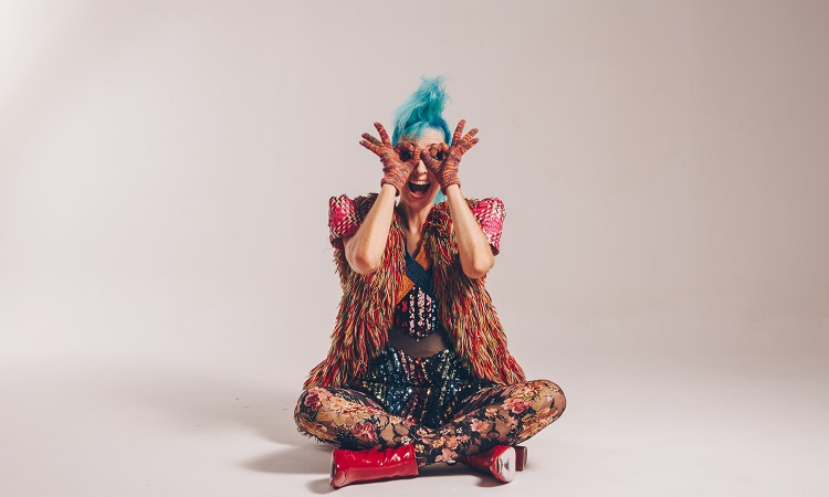 Com mistura de experimentações eletrônicas e ritmos pernambucanos, single e clipe serão lançados em 11 de novembro/Divulgação Com mistura de experimentações eletrônicas e ritmos pernambucanos, single e clipe serão lançados em 11 de novembro/Divulgação