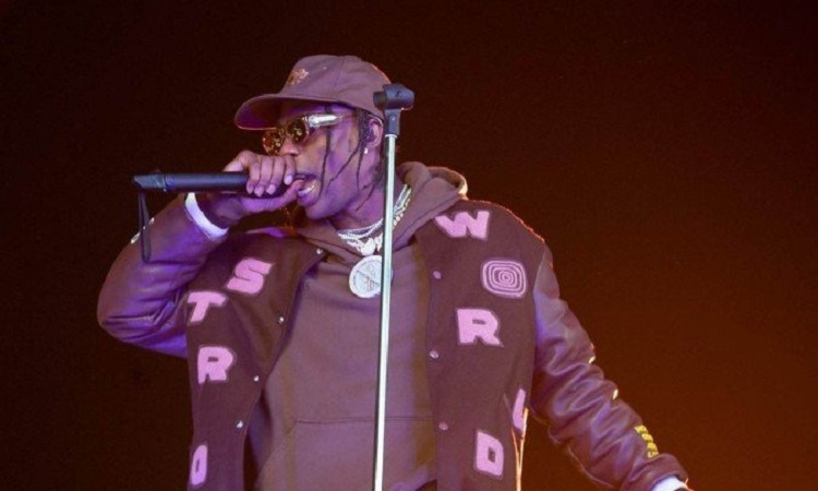 O rapper Travis Scott se ofereceu para pagar as despesas com o funeral das vítimas de uma tragédia no seu ultimo show/Suzanne Cordeiro/AFP O rapper Travis Scott se ofereceu para pagar as despesas com o funeral das vítimas de uma tragédia no seu ultimo show/Suzanne Cordeiro/AFP