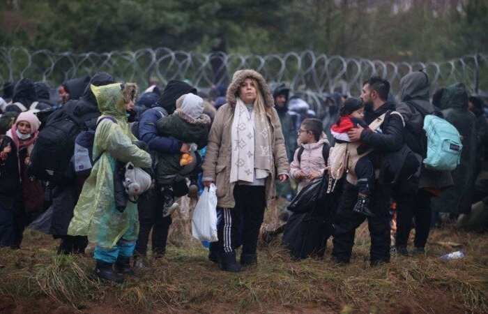 A chegada de centenas de migrantes à fronteira entre a Polônia e Belarus causou uma crise diplomática entre os dois países e preocupa a Europa/Foto: AFP