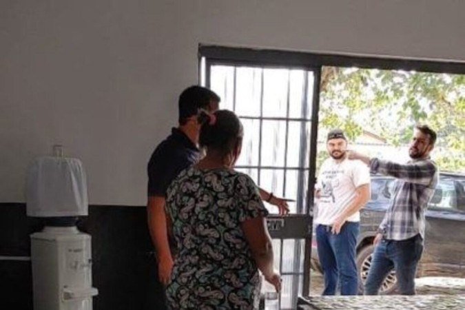 A suspeita dizia a vítima que se não lhe desse o dinheiro para umas "rezas", ela e a família teriam problemas sérios de saúde/Reprodução/Polícia Civil do Estado de Goiás A suspeita dizia a vítima que se não lhe desse o dinheiro para umas "rezas", ela e a família teriam problemas sérios de saúde/Reprodução/Polícia Civil do Estado de Goiás