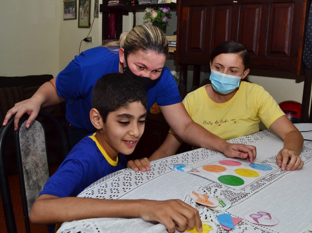 Cidade de Jaqueira, na Zona da Mata Sul, criou formato de ensino para levar conhecimento para todos alunos com deficiência neste período de pandemia./Foto: Laercio Silva Cidade de Jaqueira, na Zona da Mata Sul, criou formato de ensino para levar conhecimento para todos alunos com deficiência neste período de pandemia./Foto: Laercio Silva