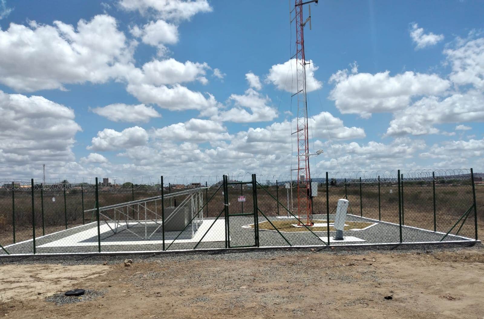 O equipamento disponibiliza para os pilotos e responsáveis pelo controle do tráfego aéreo na área do aeroporto, em tempo real e de forma automática, informações meteorológicas fundamentais para segurança das operações./Comunicação Seinfra PE/Divulgação O equipamento disponibiliza para os pilotos e responsáveis pelo controle do tráfego aéreo na área do aeroporto, em tempo real e de forma automática, informações meteorológicas fundamentais para segurança das operações./Comunicação Seinfra PE/Divulgação
