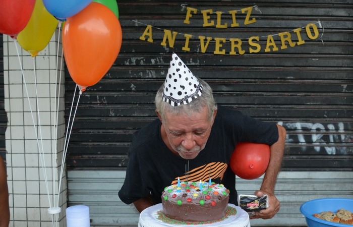 José Antônio vive nas ruas do bairro da Iputinga e ganhou festa de aniversário/Foto: Divulgação José Antônio vive nas ruas do bairro da Iputinga e ganhou festa de aniversário/Foto: Divulgação