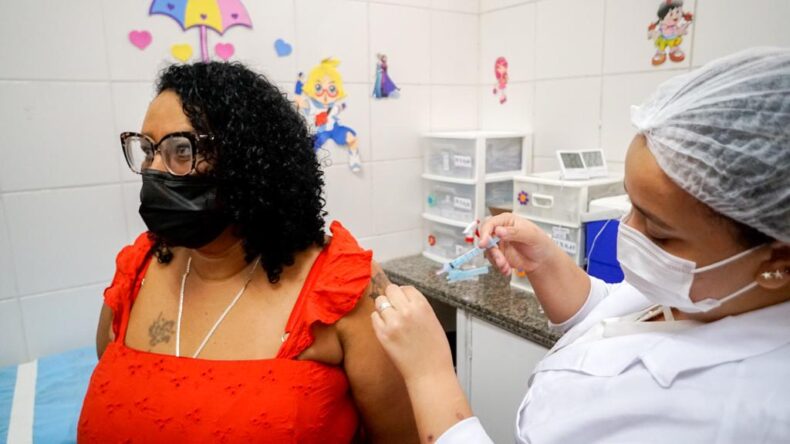 Rede de Atenção Básica e Policlínicas continuam vacinando de segunda a sexta-feira, das 8h às 17h./PMO/Divulgação