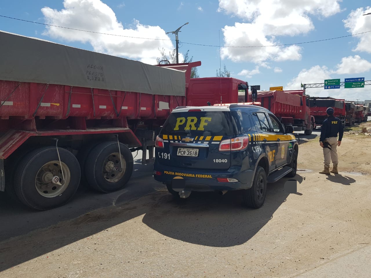Mais de 300 veículos irregulares foram recolhidos ao pátio; 47 pessoas foram detidas por diversos crimes./PRF/Divulgação Mais de 300 veículos irregulares foram recolhidos ao pátio; 47 pessoas foram detidas por diversos crimes./PRF/Divulgação