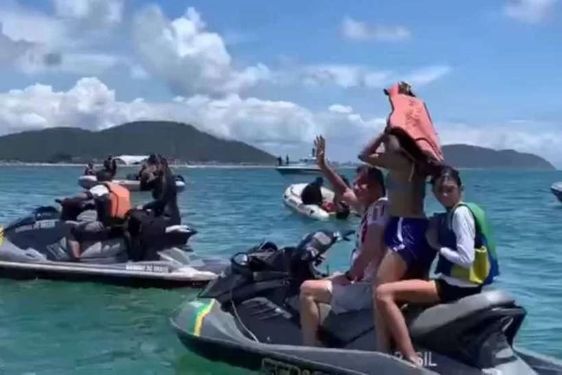 /Bolsonaro de férias: perto do jet-ski, longe da Bahia. Foto: Reprodução/Facebook /Bolsonaro de férias: perto do jet-ski, longe da Bahia. Foto: Reprodução/Facebook