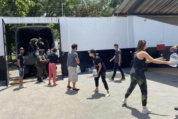 /Segundo o Ministério da Defesa, a ação presta assistência às comunidades atingidas desde o início das enchentes e é feita em conjunto com as Forças Armadas e a Força-Tarefa do Governo Federal. Foto: Divulgação/Ministério da Defesa