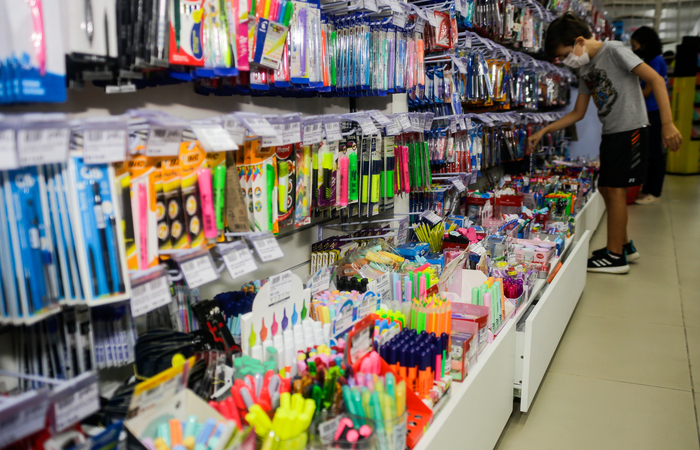 Valorização do dólar fez com que matérias-primas para a produção do material ficassem mais caras/Foto: Rafael Vieira/Diário de Pernambuco