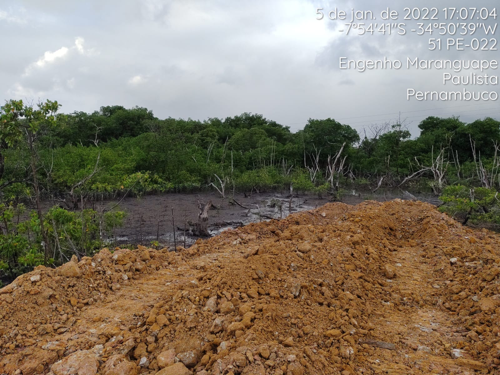 CPRH embarga obra em Paulista e aplica multa por crime ambiental./Agência Estadual de Meio Ambiente/Divulgação CPRH embarga obra em Paulista e aplica multa por crime ambiental./Agência Estadual de Meio Ambiente/Divulgação