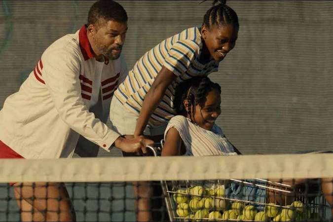Richard (Will Smith) planejou a carreira vitoriosa de Venus (Sanyya Sidney) e Serena (Demi Singleton), antes do nascimento das filhas/Foto: Warner Bros/Divulgação Richard (Will Smith) planejou a carreira vitoriosa de Venus (Sanyya Sidney) e Serena (Demi Singleton), antes do nascimento das filhas/Foto: Warner Bros/Divulgação