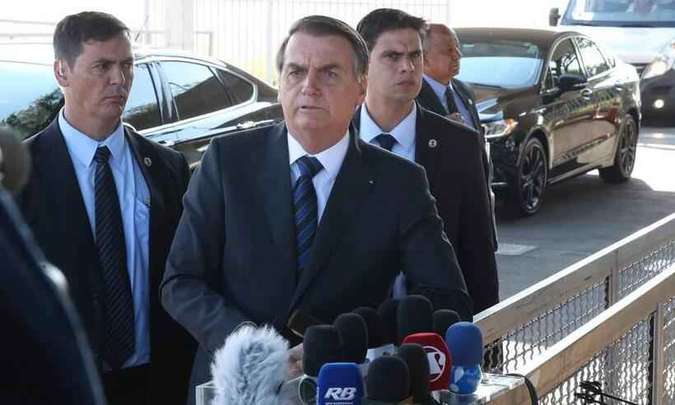 Bolsonaro fala a apoiadores no Palácio da Alvorada/Foto: Redes Sociais/Reprodução Bolsonaro fala a apoiadores no Palácio da Alvorada/Foto: Redes Sociais/Reprodução