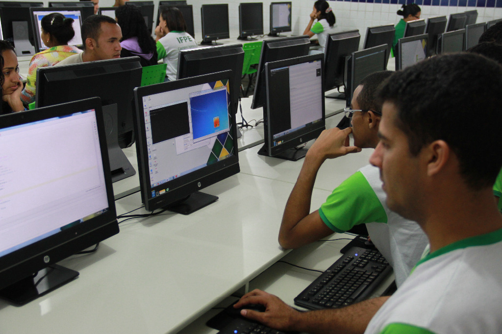 Inscrições vão até 11/02. Curso é voltado para beneficiários do Auxílio Brasil, maiores de idade e com ensino fundamental completo./IFPE/Reprodução Inscrições vão até 11/02. Curso é voltado para beneficiários do Auxílio Brasil, maiores de idade e com ensino fundamental completo./IFPE/Reprodução