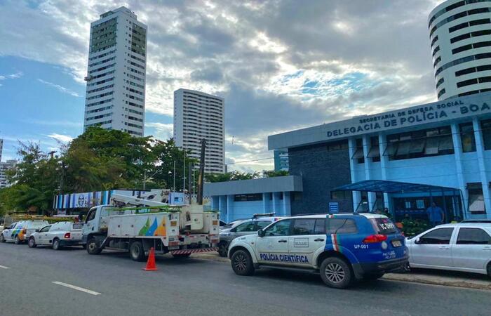 /Empresa constatou desvio no consumo de energia do estabelecimento situado na Avenida Visconde de Jequitinhonha. Uma pessoa foi encaminhada para a delegacia. Foto: Celpe/Divulgação.