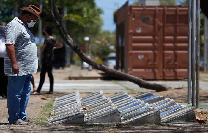 A Calçada da Memória, onde está registrado o tributo, em dezembro de 2020, antes dos atos de vandalismo.