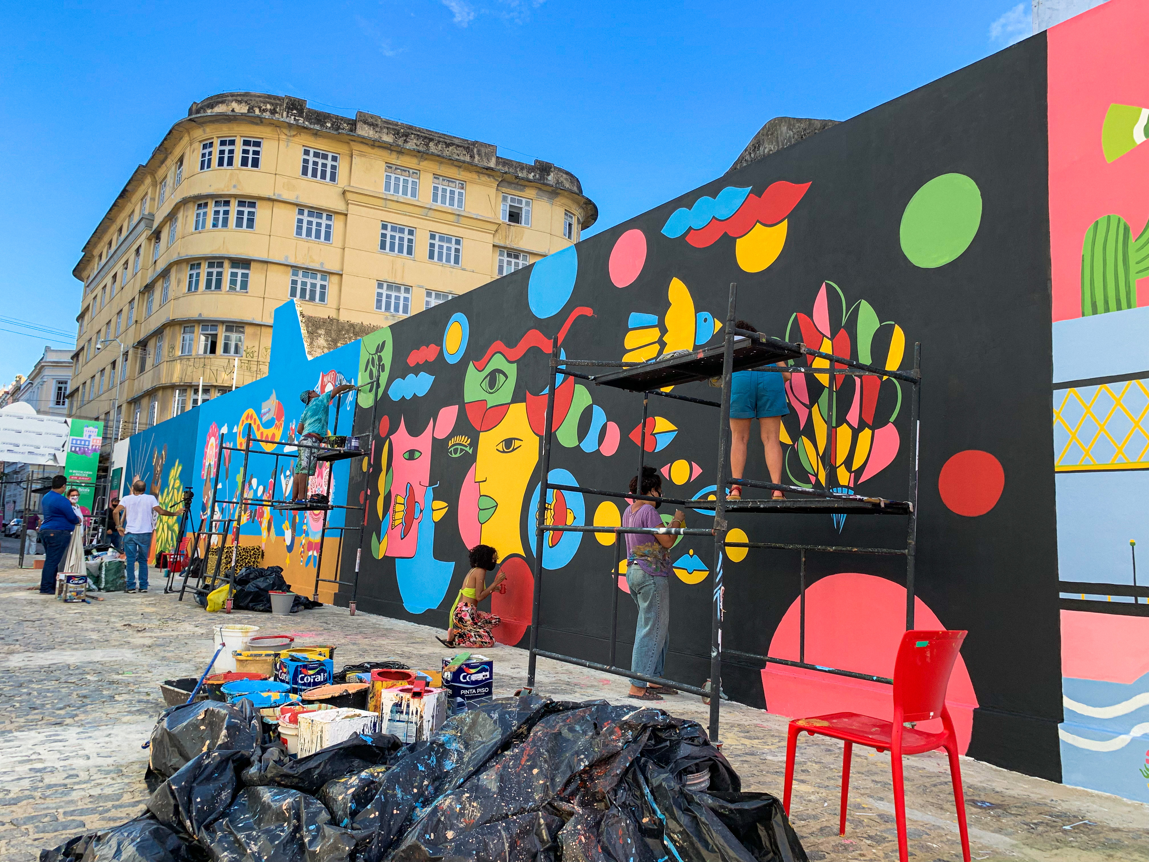 Ao todo, sete painéis irão compor a galeria de arte a céu aberto que faz parte do cenário deste mais novo atrativo da cidade. (Dondinho/Seturl-Recife) Ao todo, sete painéis irão compor a galeria de arte a céu aberto que faz parte do cenário deste mais novo atrativo da cidade./Dondinho/Seturl-Recife