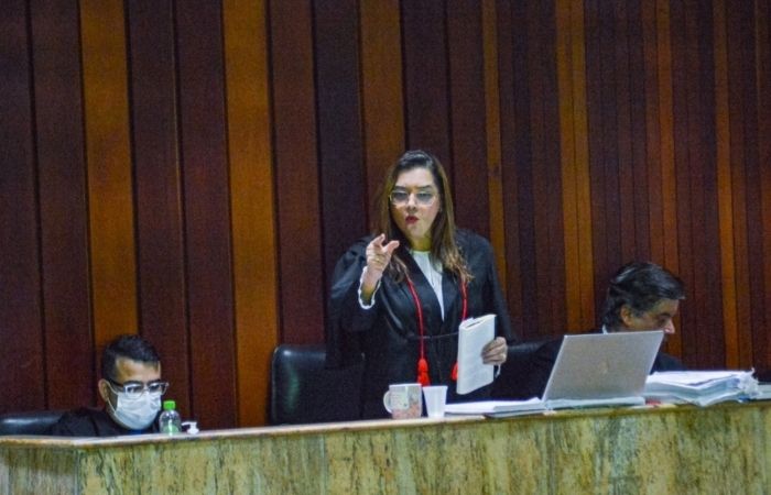 Promotora de Justiça "bateu boca" com juíza durante terceiro dia de julgamento