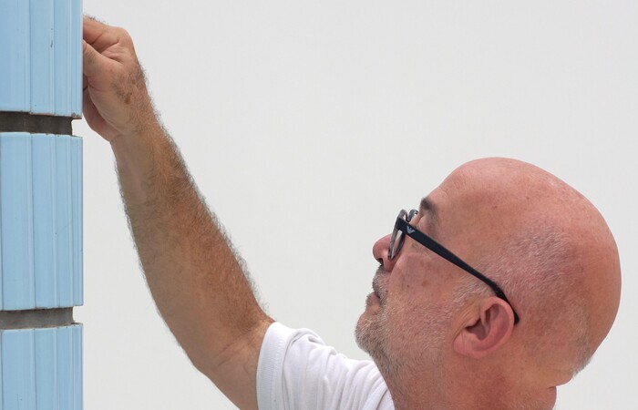 /Exposição abre a Galeria Janete Costa, no Parque Dona Lindu, e fica disponível até o dia 29 de maio, entre as 15h e as 19h. Foto: Divulgação.